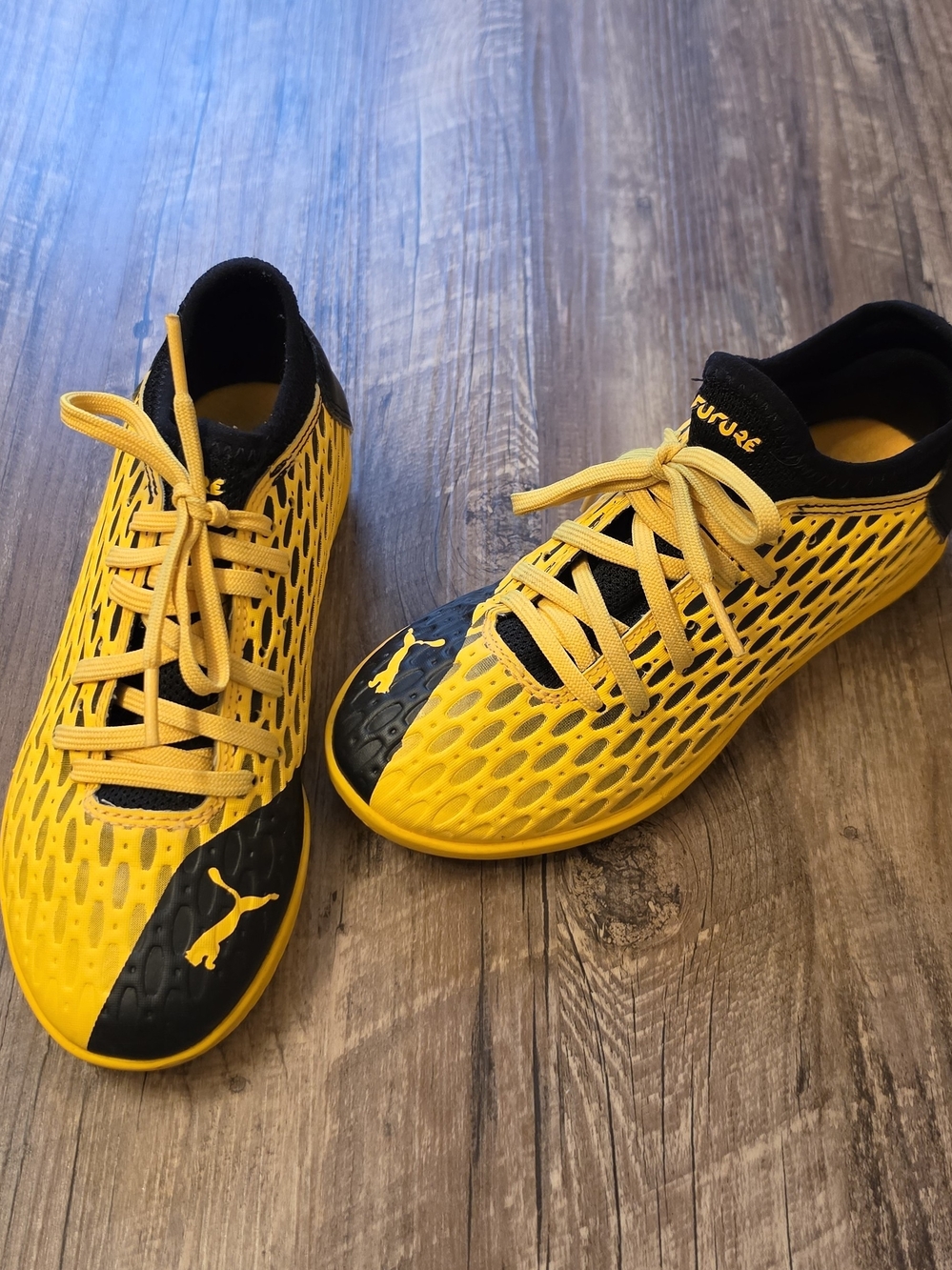 Puma Future 5.4 IT Indoor Soccer Shoes / Cleats – Youth Size 2C Yellow & Black